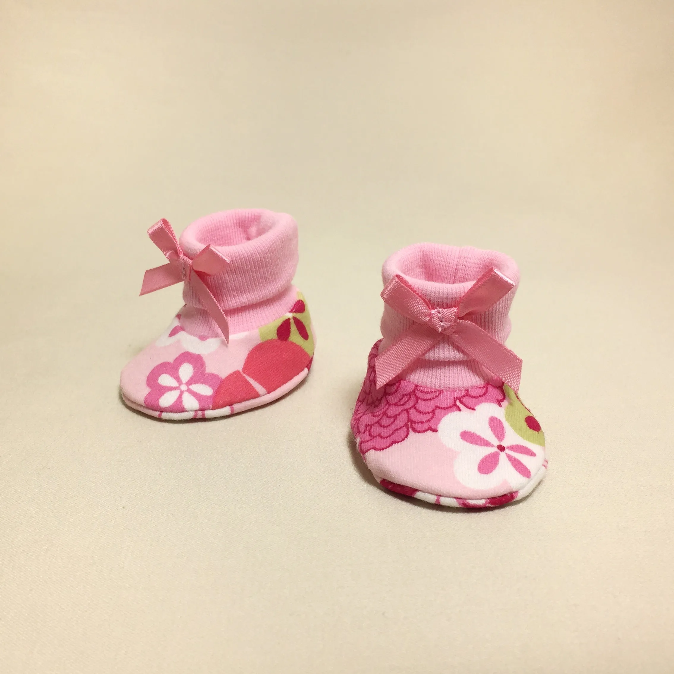 NICU Booties Retro Flowers - Pink