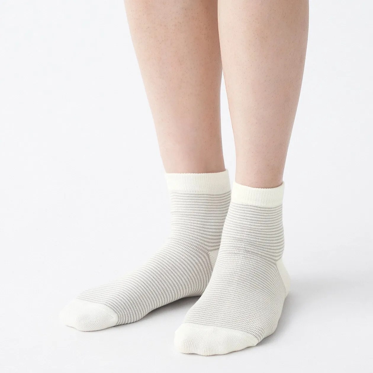 Right Angle Top Loose Short Border Socks